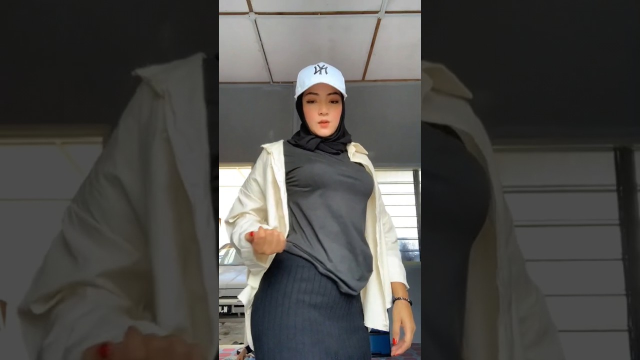 Ila Khan 🫦