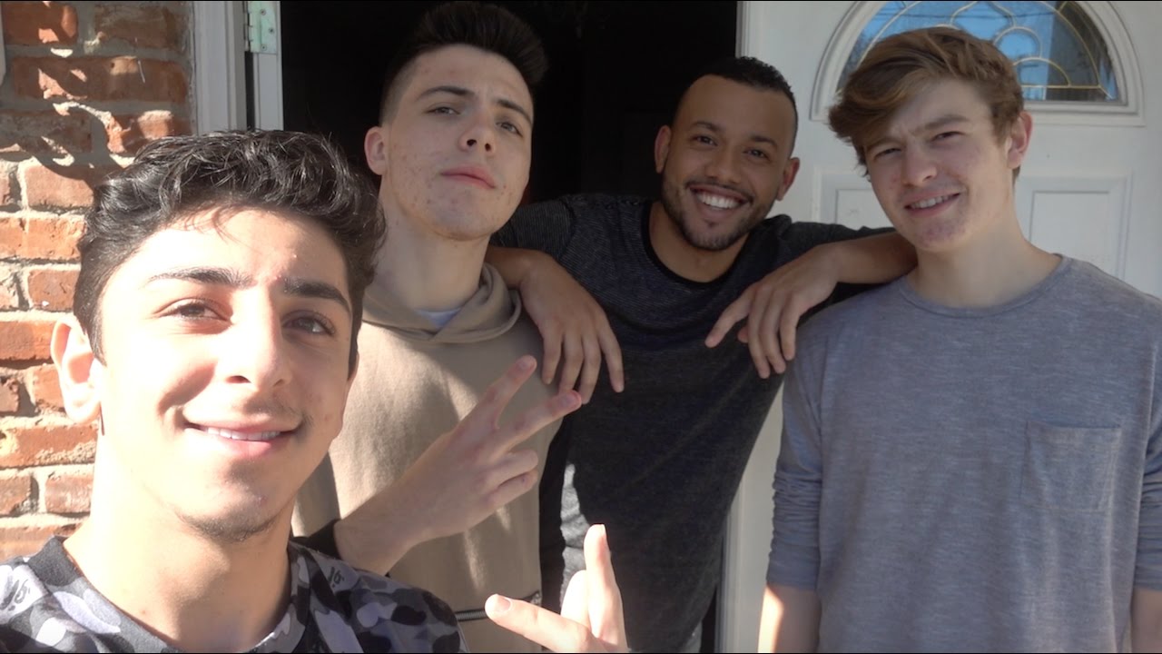 I'M AT THE FAZE HOUSE | FaZe Rug