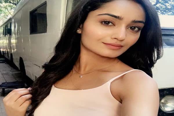 In Graphics: Dahleez Actress Tridha Choudhury Sizzles In Her Bikini Avatar