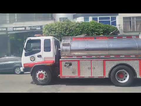 Incendio vehicular en el centro de #Yopal carrera 20 con calle 10. 5