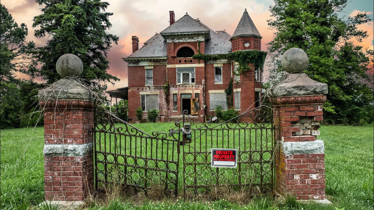 Incredible ABANDONED 235 Year Old Mansion in the South | Dunnington Manison