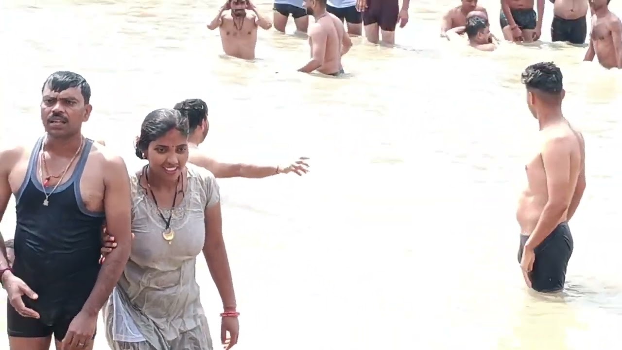 Indian bhabhi bath in river || Top model india outside shoot