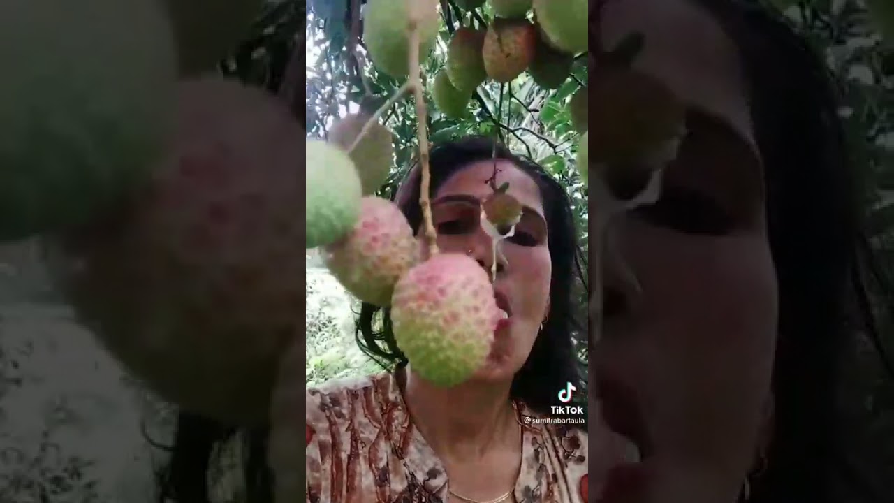 Indian Bhabhi shows how she eats fruit from the tree 😍💞. Subscribe for more videos.
