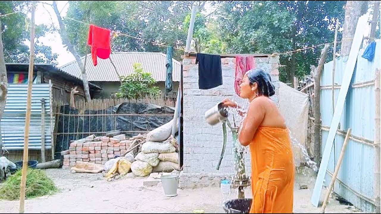 Indian Boudi Open Place Bathing Video | Indian Bhabhi Bathing Vlog | @PriyankaBathingVlog
