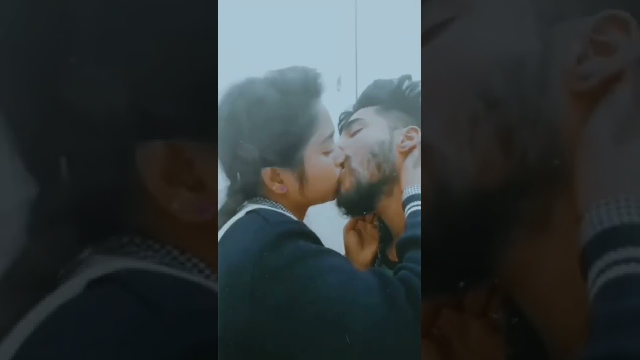 INDIAN COLLEGE KISS