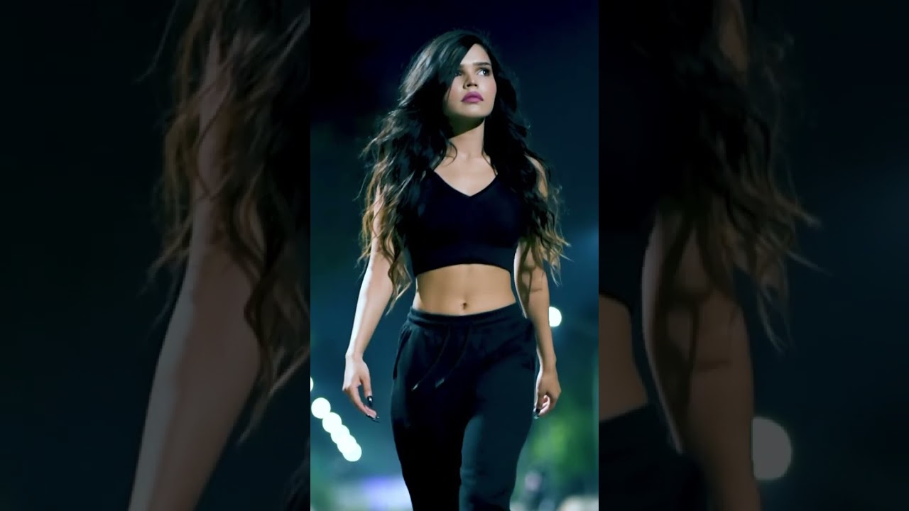 indian hot girl moon walk on road 🥰  #indiangirl #walk #suscribe #trending #sexygirl
