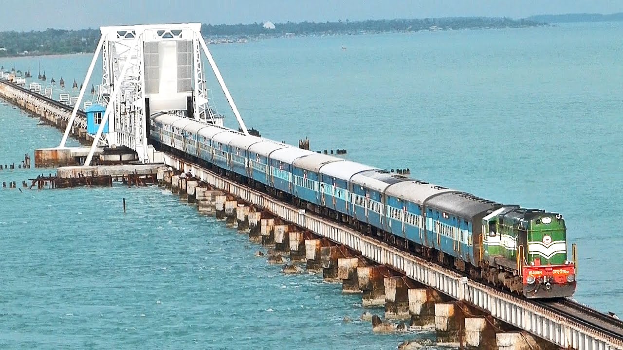 India's MOST DANGEROUS Rail BRIDGE PAMBAN Rameswaram. #pambanbridge  #rameshwaram #rameswaram  #loco