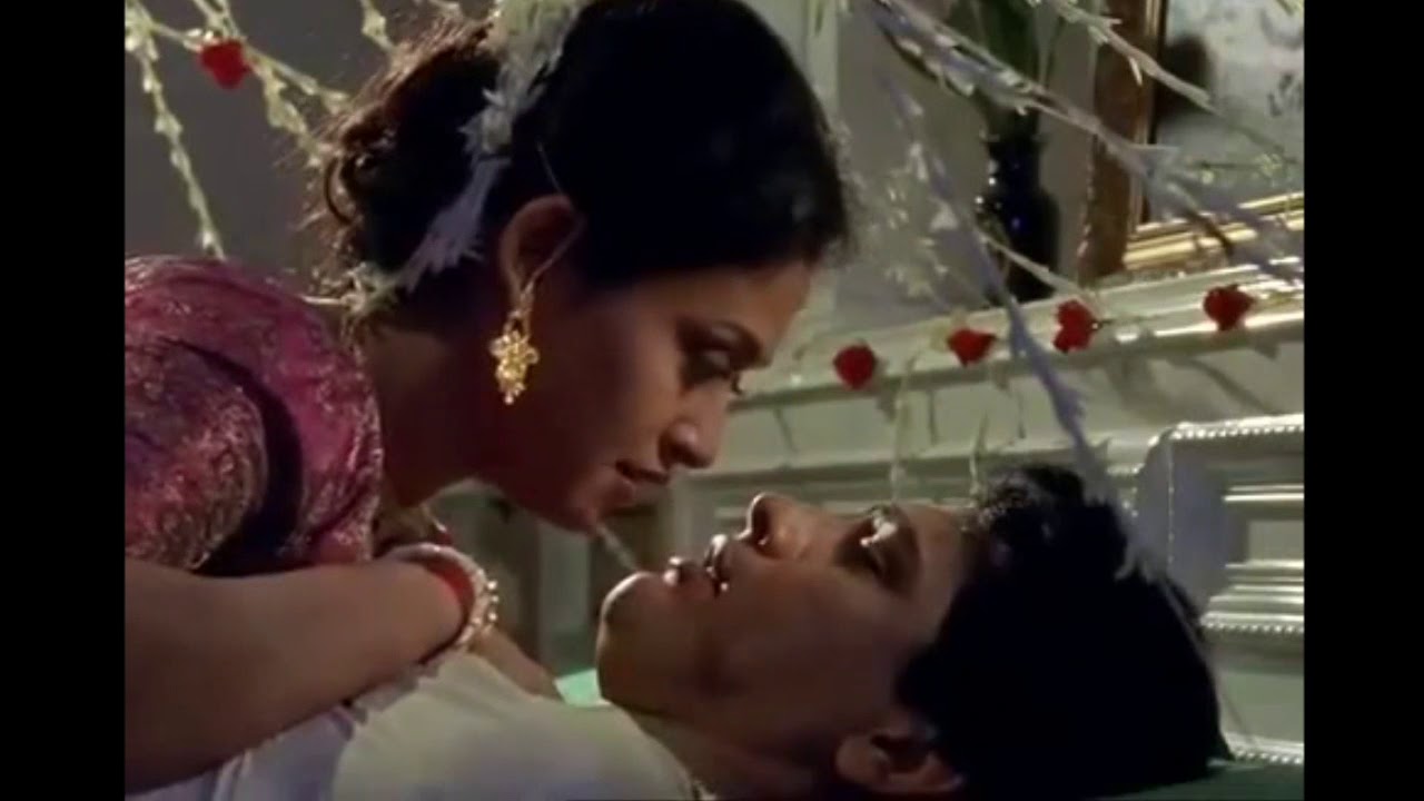 INDRANI HALDAR/ HOT/ KISS