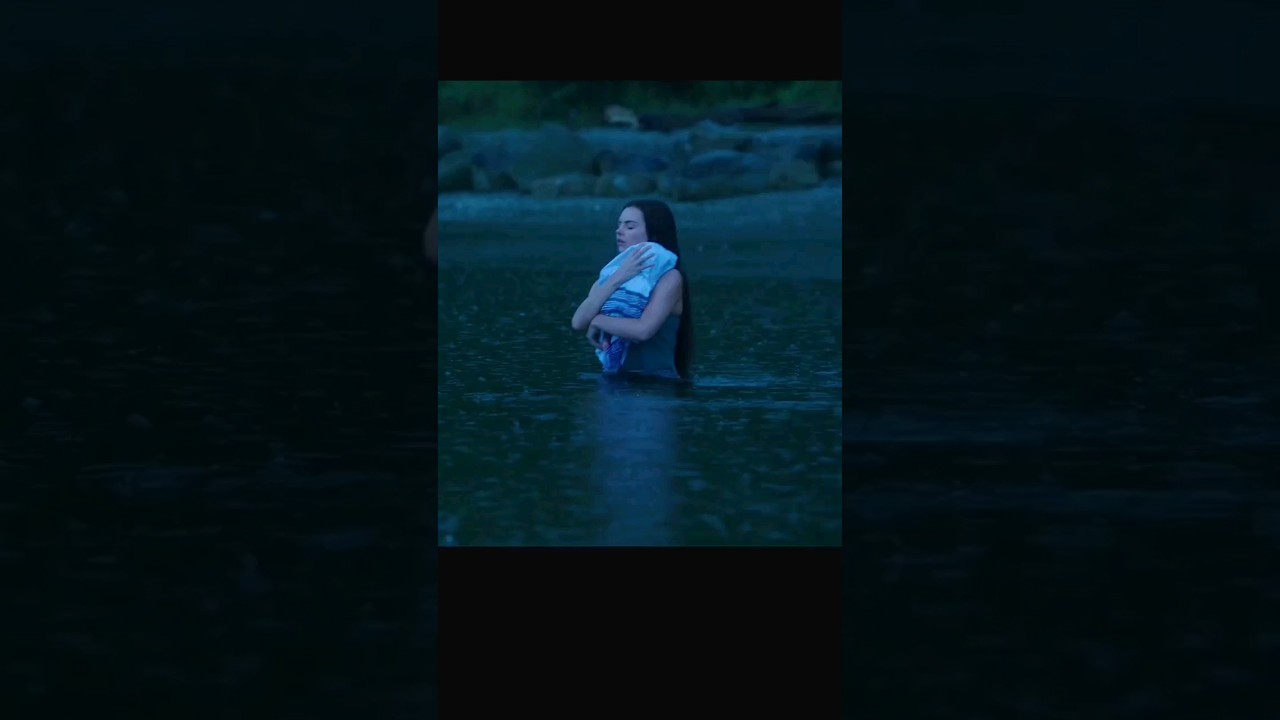 IS THIS MERMAID WOMAN CRAZY🤯😳#viral#mermaid#siren#movie #shorts#trending #ytshorts#viral#sea #baby