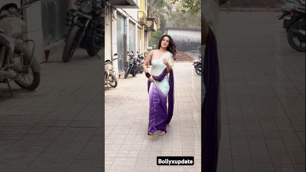 Isha Malviya looking hot 🔥 🥵