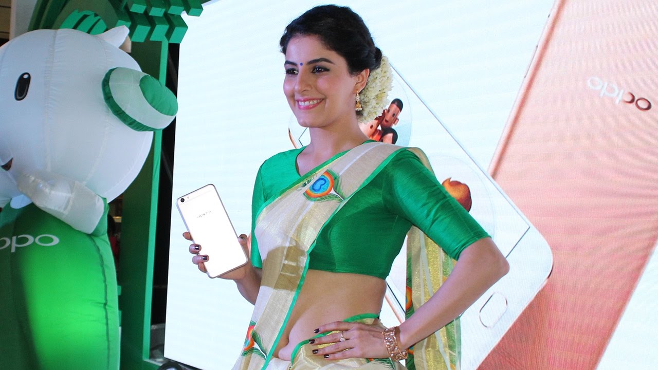 Isha Talwar in Kerala Saree at Kochi