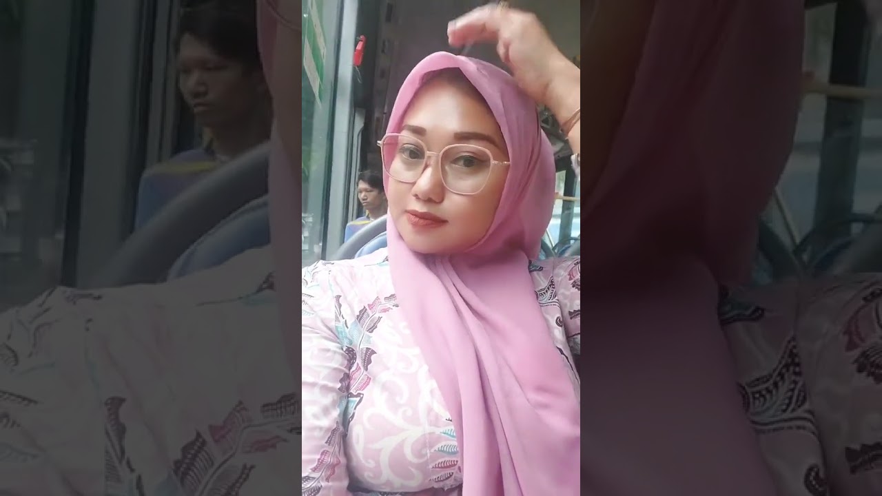 Ita Krisasianti 1 #gemoy #hijab #goyang #beranda #tasmewah #masukberanda #tasbagus #dance #taswanita