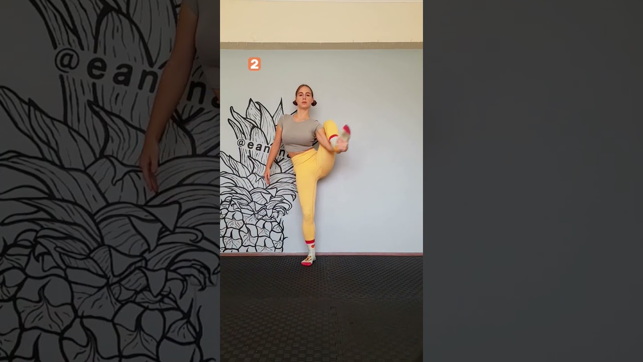it's not that easy 😱 #tutorial #homeworkout #stretching #tips #yoga #split #flexibility #shorts