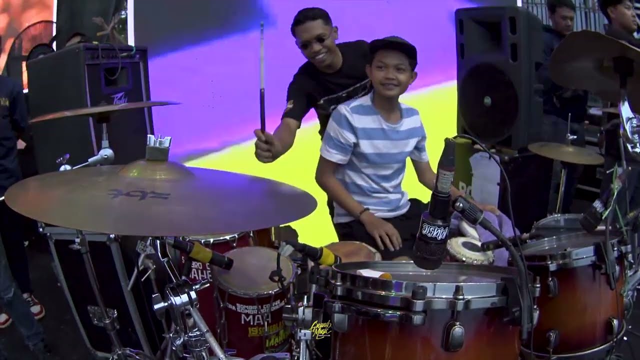 IZUL KENDANG FEAT MAHESA MUSIK - SELENDANG BIRU - GERRY MAHESA - LIVE SUMBERSEWU