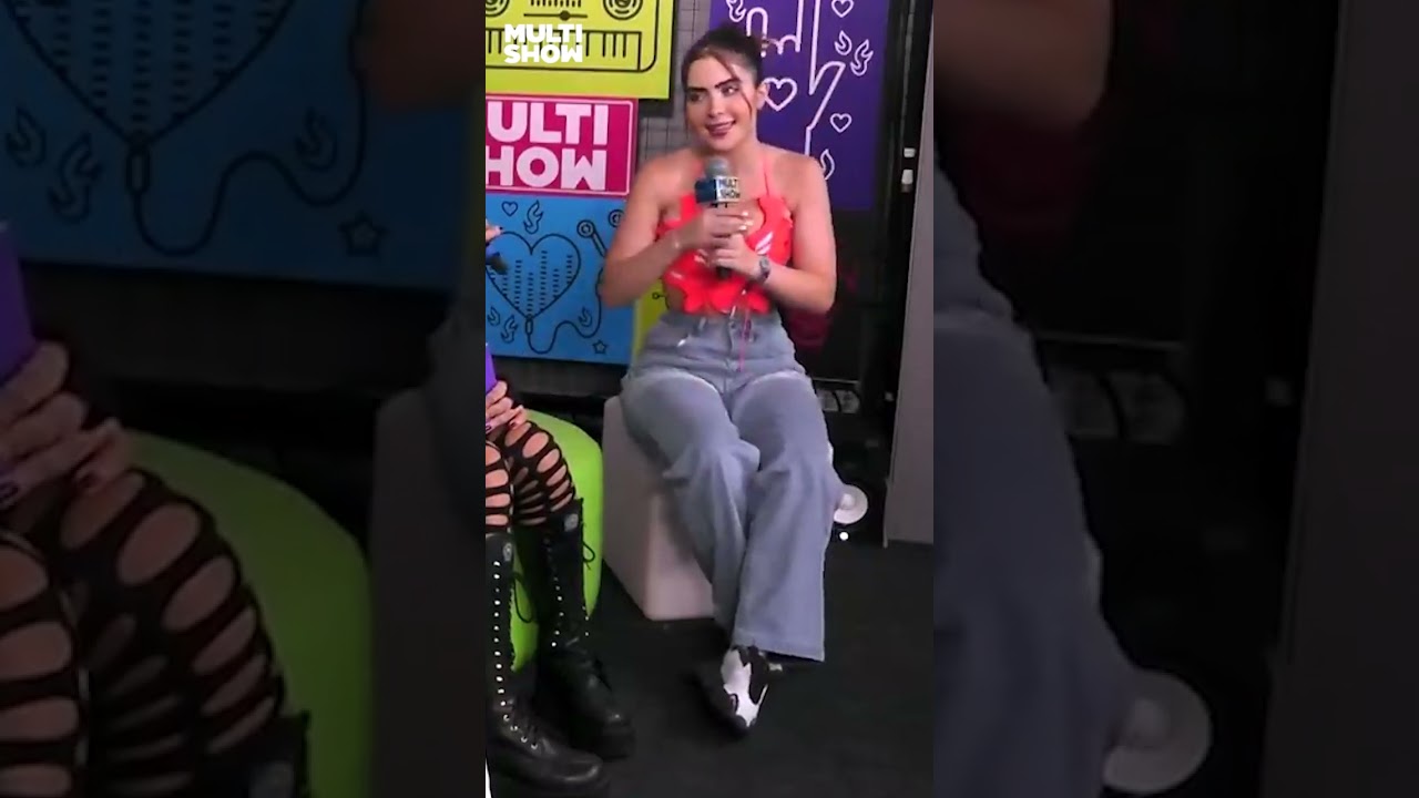JADE PICON e seu truque do umbigo no LOLLAPALOOZA | Aquecimento Lolla BR | Humor Multishow #shorts