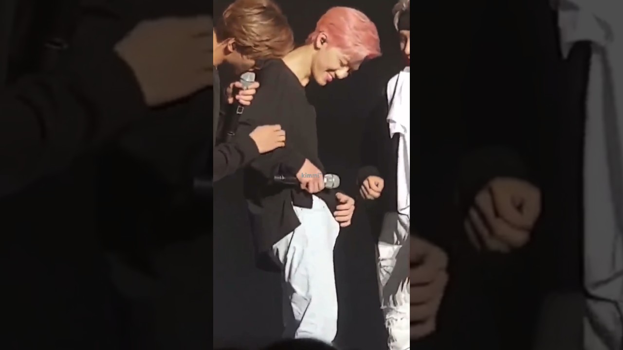 Jaemin teasing his abs on stage