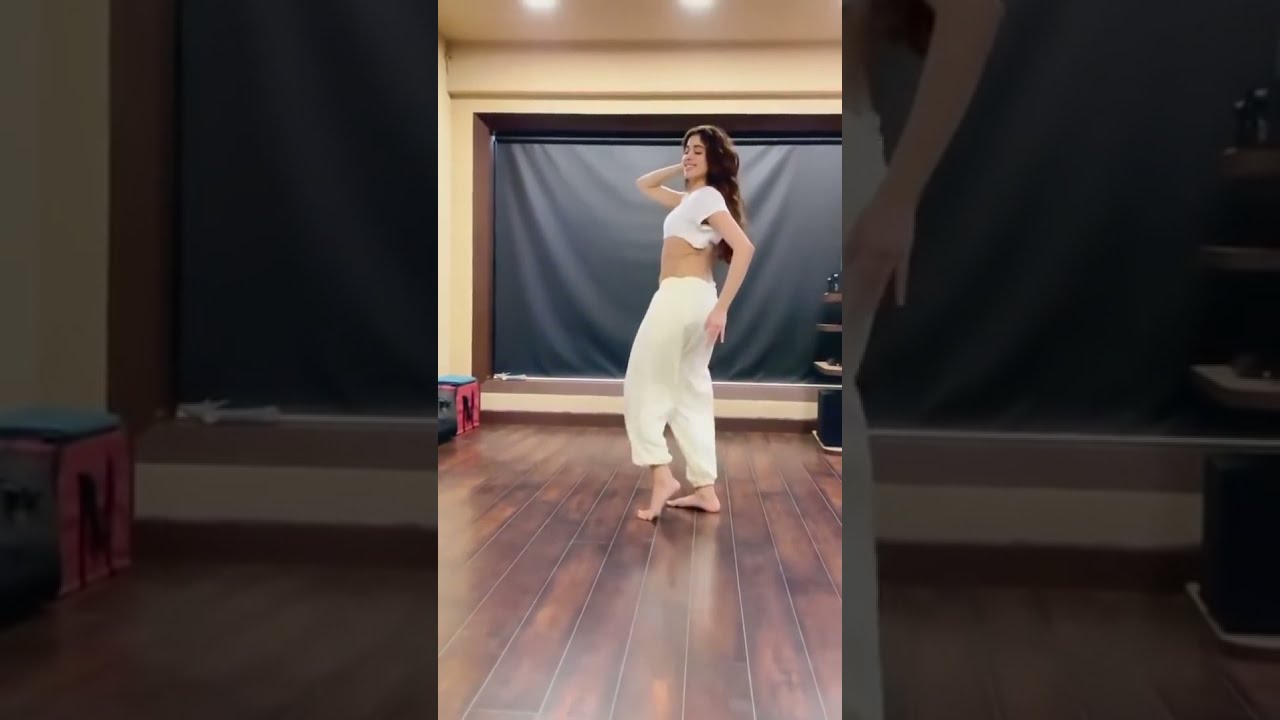 janhvi kapor hot dance🔥🔥😍😍#short#janhvi