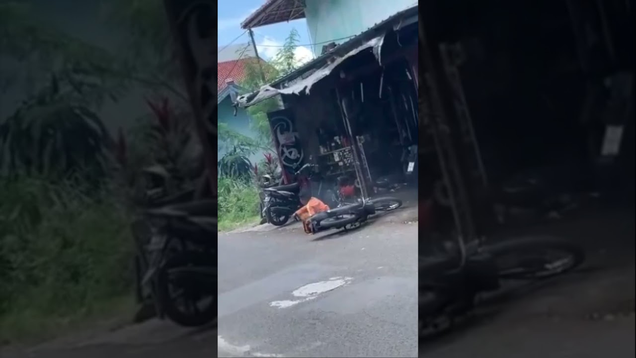 Jatuh malah di ketawain   #motor #crash #jumping
