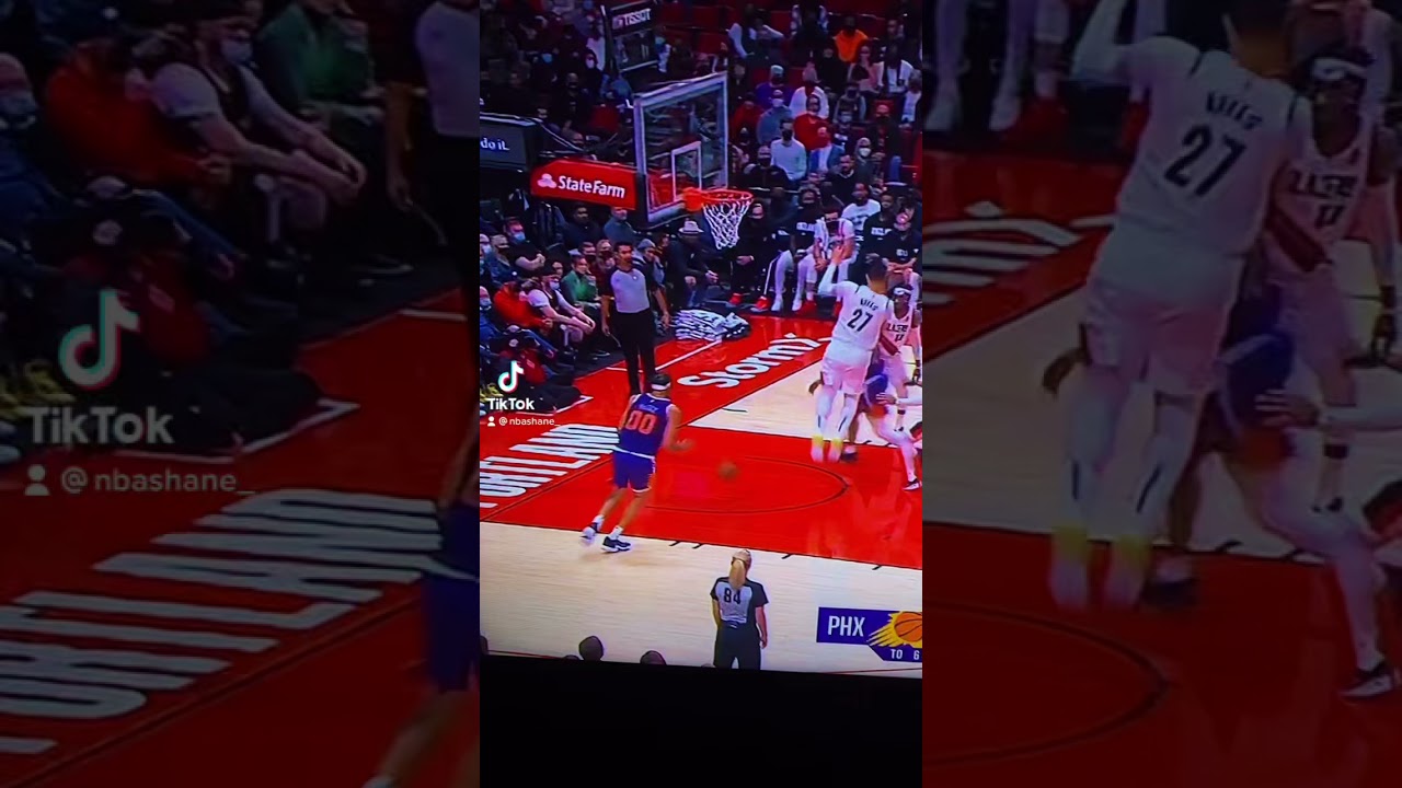Javale McGee dunks but barely even jumps 😅