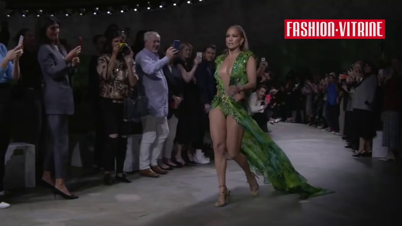 Jeniffer Lopez broke the internet... una vez más con el Jungle Dress de Versace