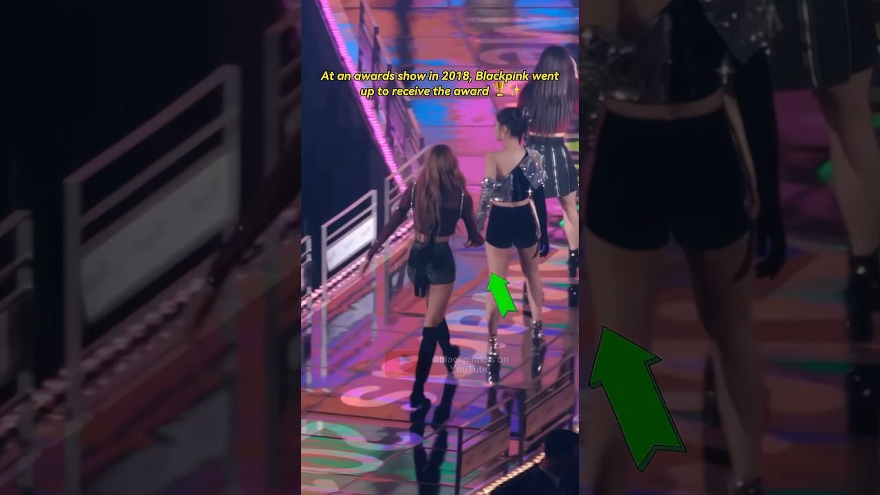 Jennie turned around and grabbed Lisa's hand #shorts #blackpink #jennie #lisa