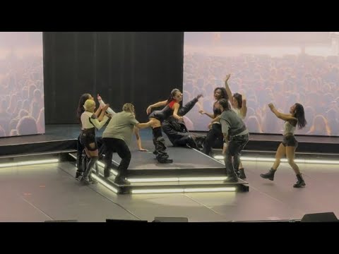 JENNIE twerking [Visa Live : JENNIE in Pairs]