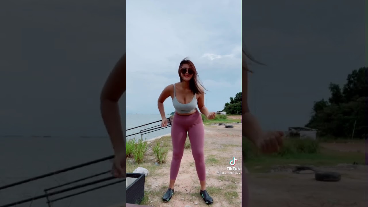 jess amalia goyang tiktok di pantai