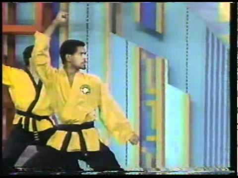 Jhoon Rhee's Puerto Rico DEMO TEAM visits Sab gigante.AVI