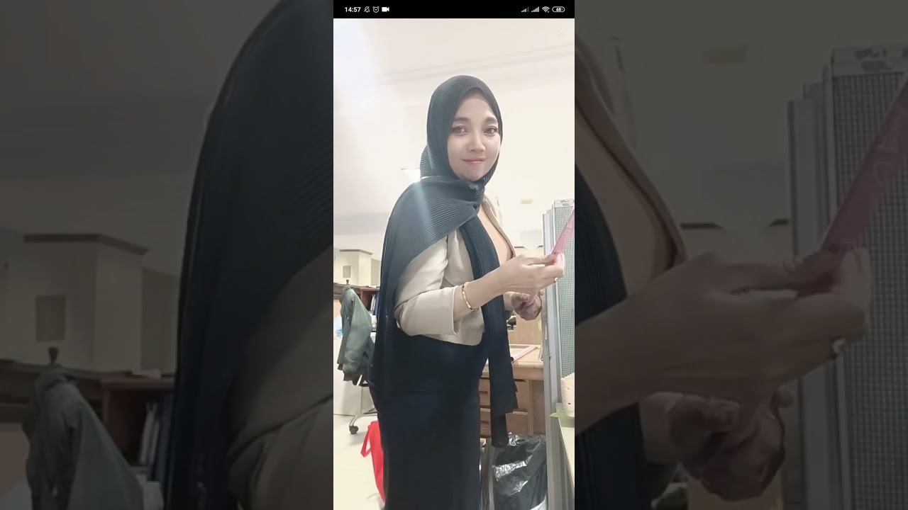 jilbab QQ lagi nih live bigo nungging body hot.. #jilbab#viral#live#bigo