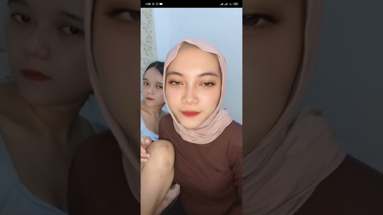 jilbab vhiee live bigo sama bestinya ngobrol 18+..#jilbab#live#viral#bigo
