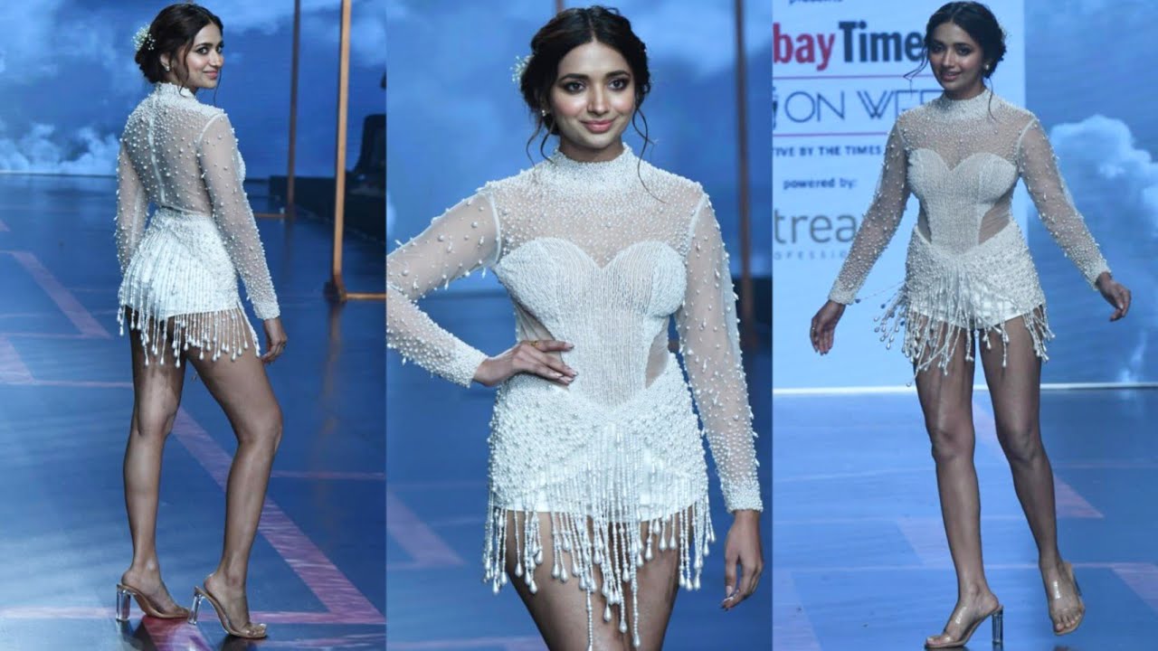 Jiya Shankar Walks On Ramp At Bombay Times Fashion Week 😍🔥📸