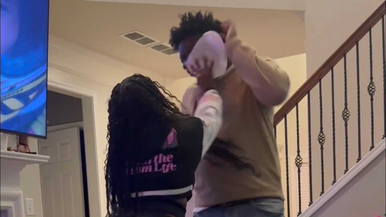 Jobless Baby daddy tried to take 4 plates without bringing nothing for thanksgiving! #thanksgiving