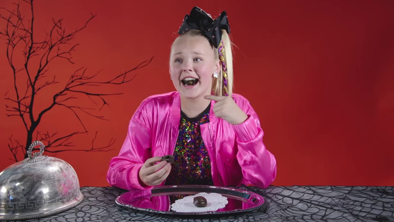JoJo Siwa, Breanna Yde: More Try the Halloween 'Trick or Treat Taste Test' 🎃 | Nick