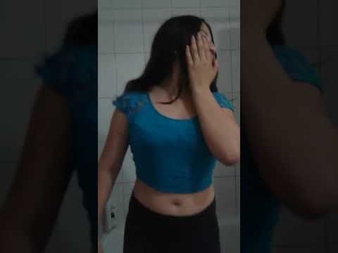 Jovencita nalgona baila