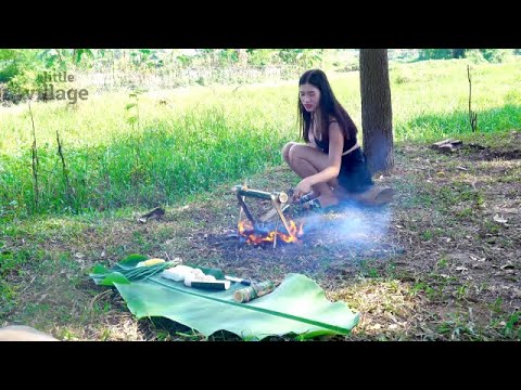 Julia makes baked bean cream baked eggs - Julia Daily Life | Little Village #98