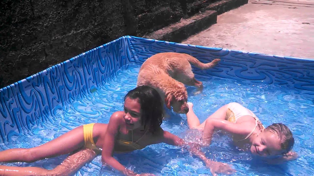 Jully na piscina com a Yasmim e Thayná