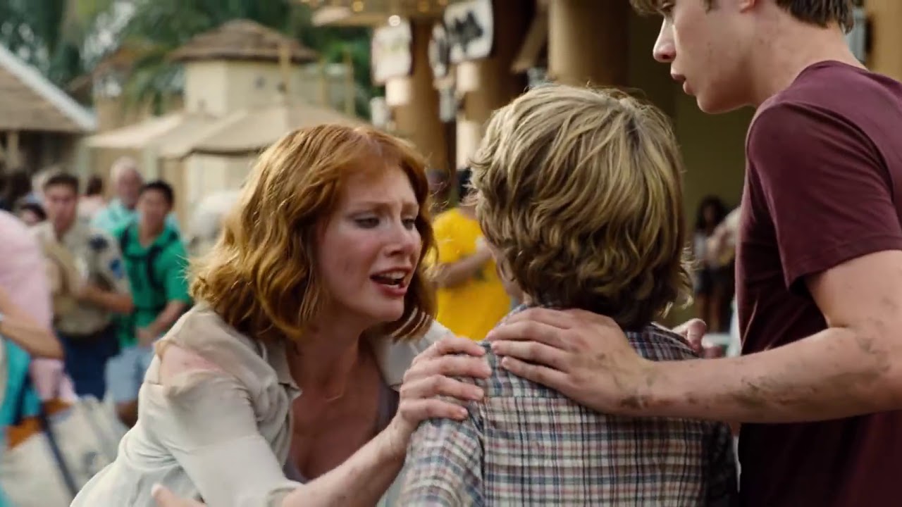 Jurassic World -  Claire and Owen Kiss Scene