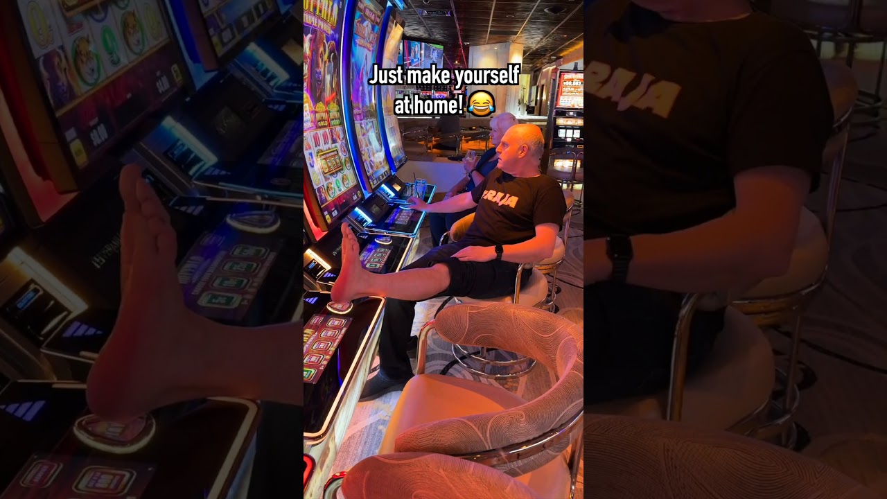 JUST MAKING YOURSELF AT HOME! #casino #slots #jackpot