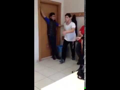 Kafası ikiye ayrılan çocuk