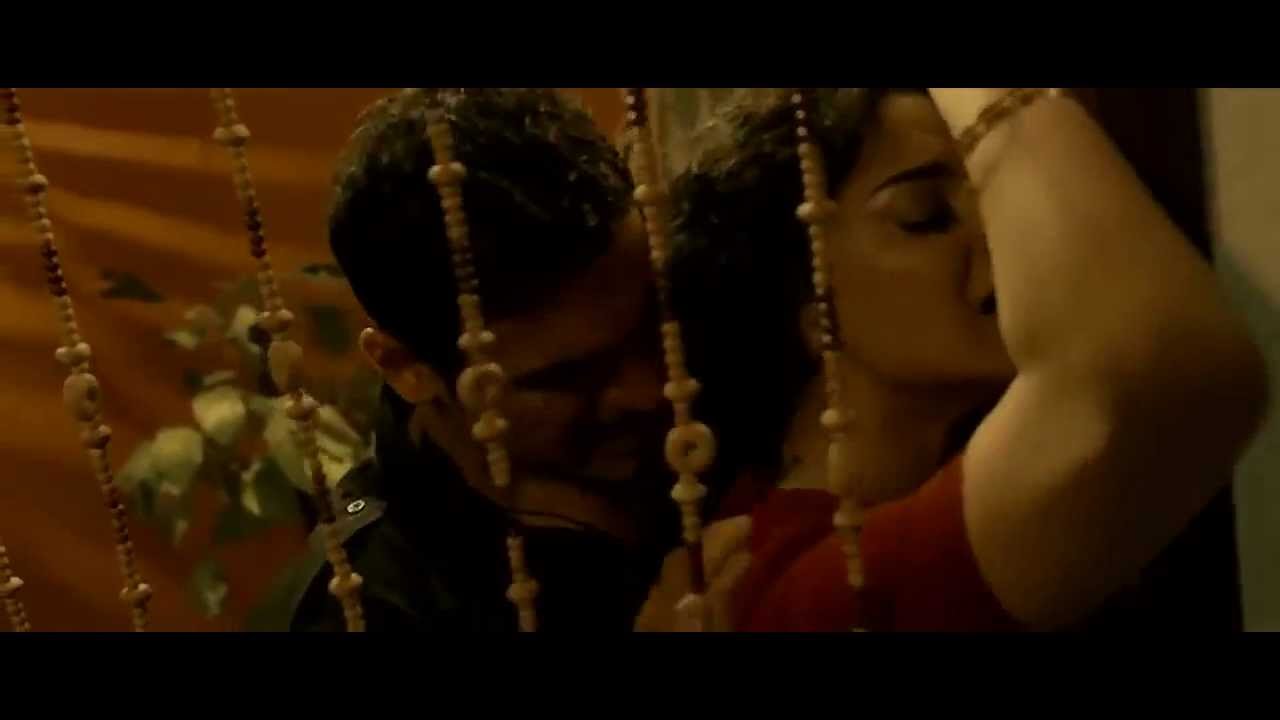 kangana Ranaut and john abraham making hot in shootout at waddala