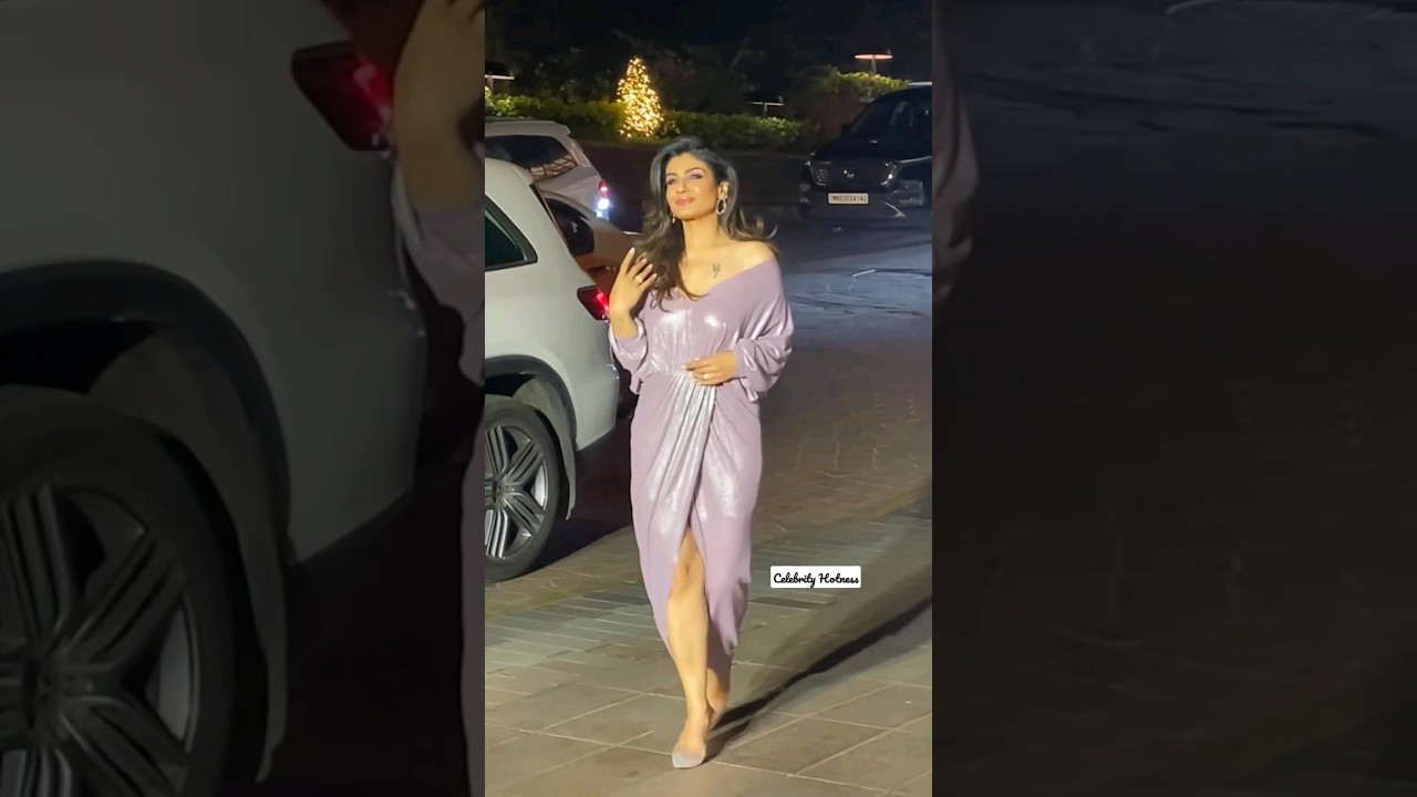 Kar Gai Chull//🙈Raveena Tandon Hot Sexy Look In Award Show_#bollywood #raveenatandon#hot#sexy#shorts