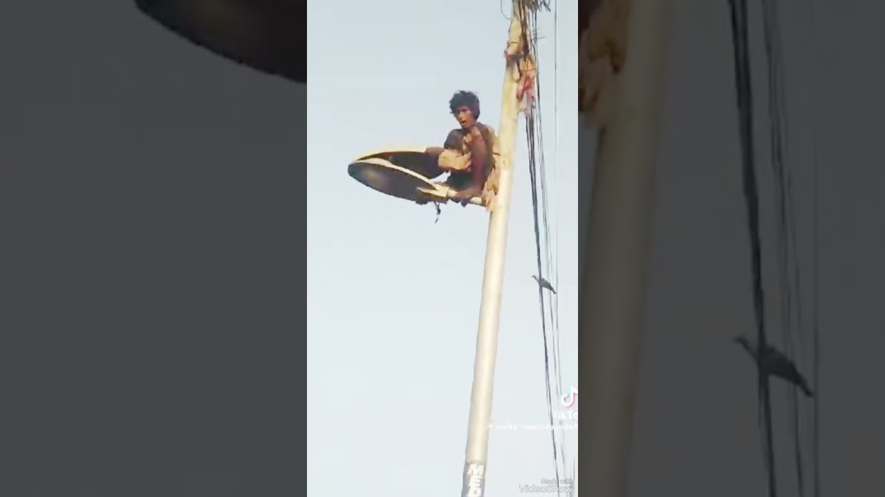 karachi me podri kahmby per que chara hy