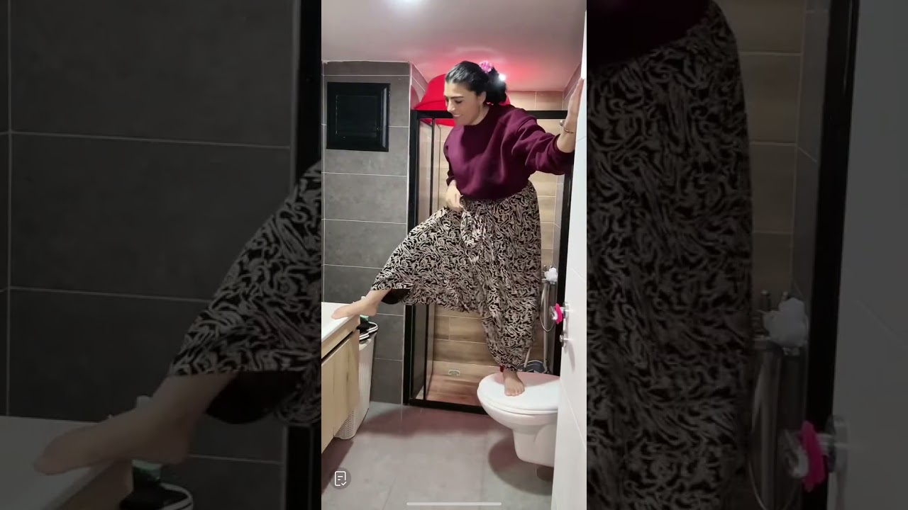 Karagül’den Banyo Dans Şovu! #live