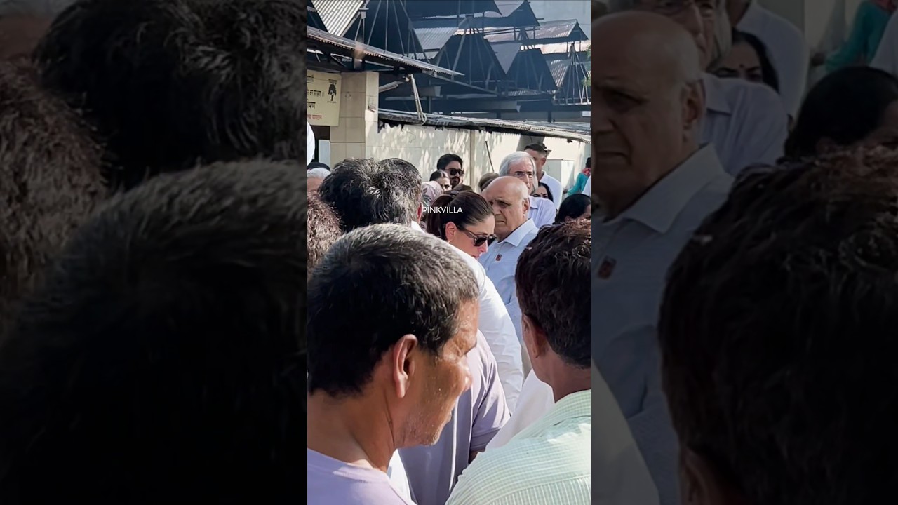Kareena Kapoor & Karisma Kapoor At Sunjay Kapur's LAST RITES 💔 | #shorts #bollywood #family