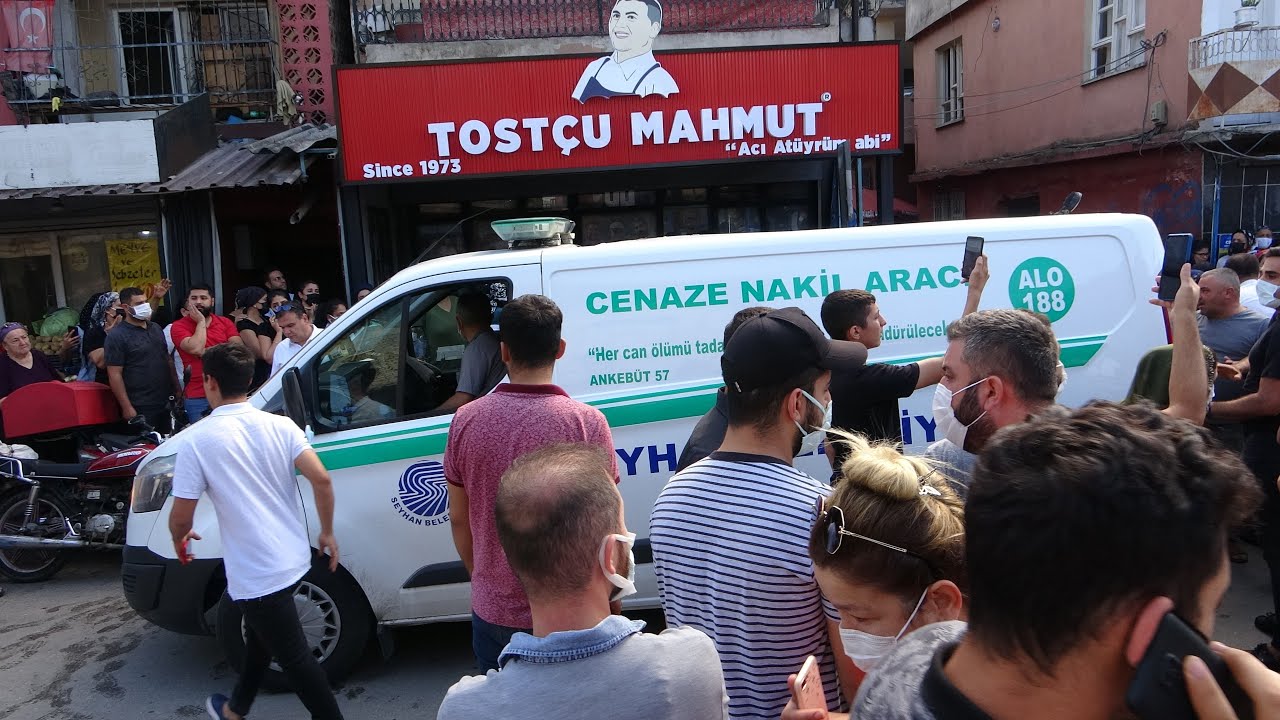 Kaza kurbanı fenomen 'Tostçu Mahmut' gözyaşlarıyla toprağa verildi