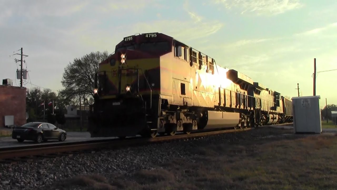 KCS 4795 leads eastbound grain, Richmond, TX