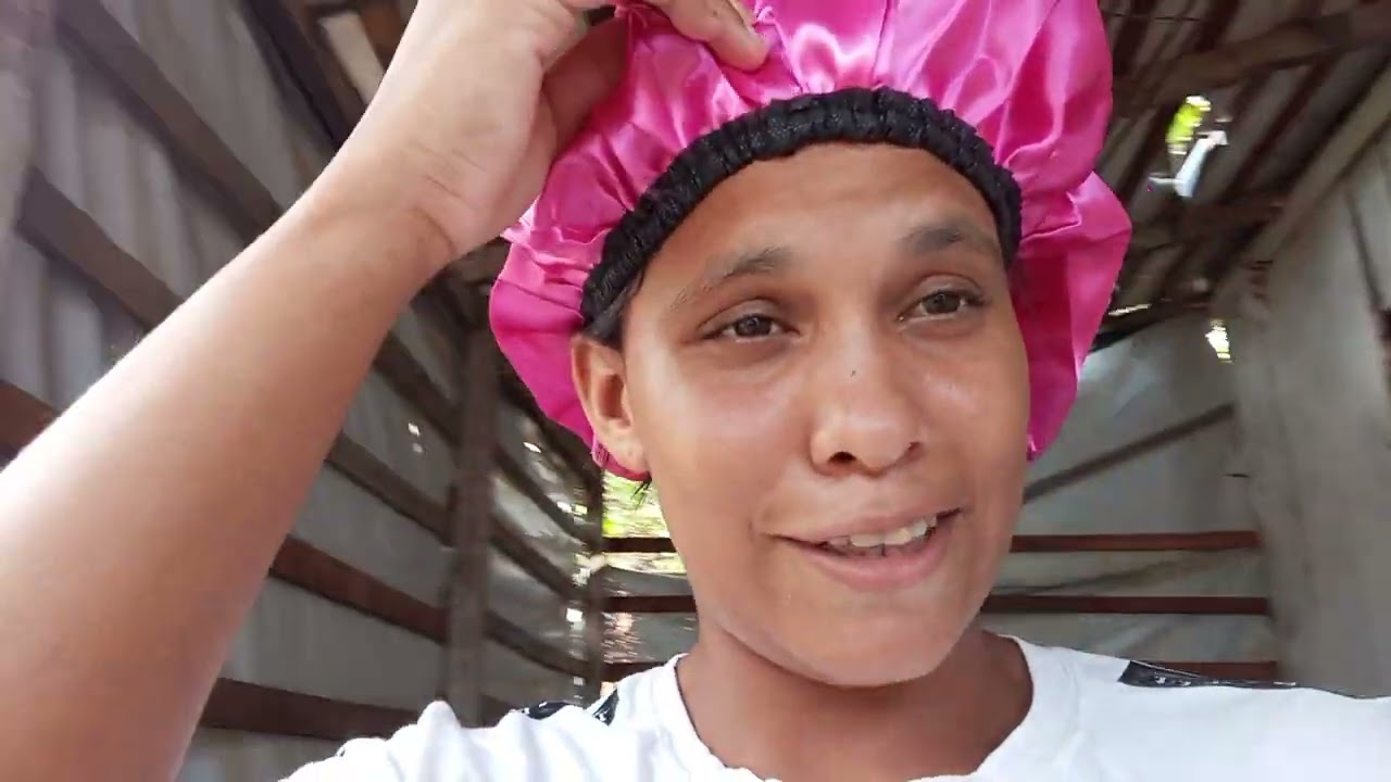 Kelly Muniz tomando uma banho 🚿🧼