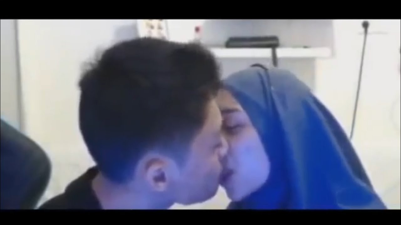 Kemesraan Youtuber Pras dan Erika