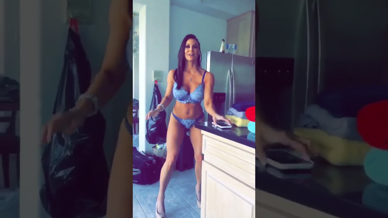 kendra lust dancing in bikini