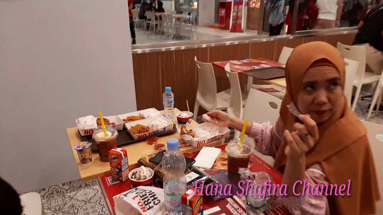 KESERUAN SHAFIRA SAAT MAKAN DI KFC DUTA MALL BANJARMASIN